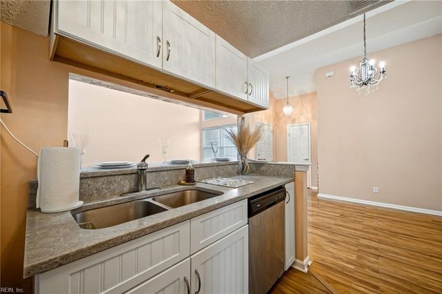 4060 Laurel Green CIR, Virginia Beach, VA 23456