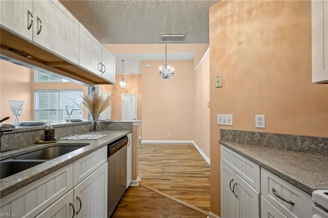 4060 Laurel Green CIR, Virginia Beach, VA 23456