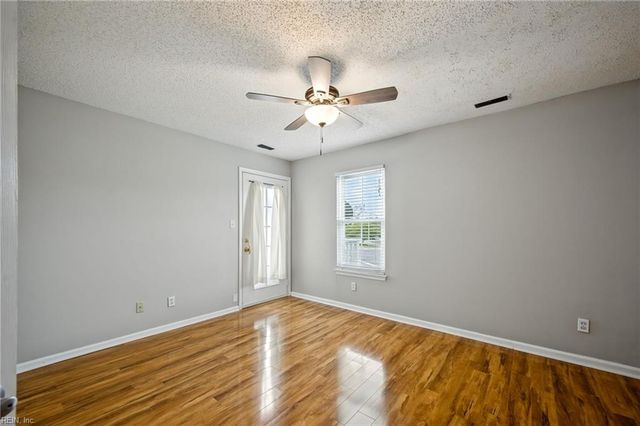 4060 Laurel Green CIR, Virginia Beach, VA 23456