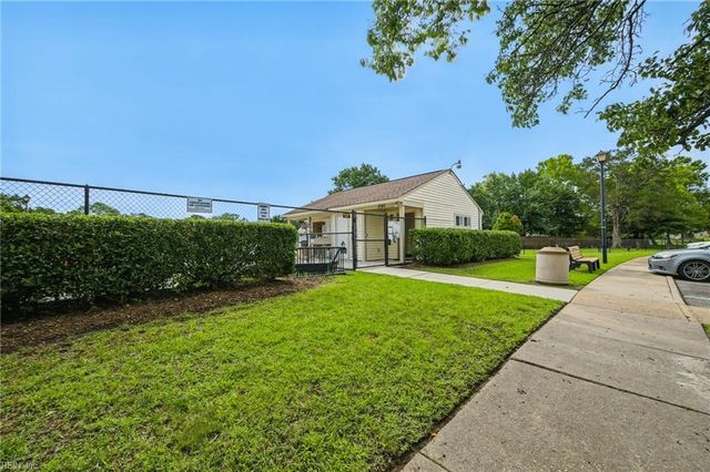 4060 Laurel Green CIR, Virginia Beach, VA 23456