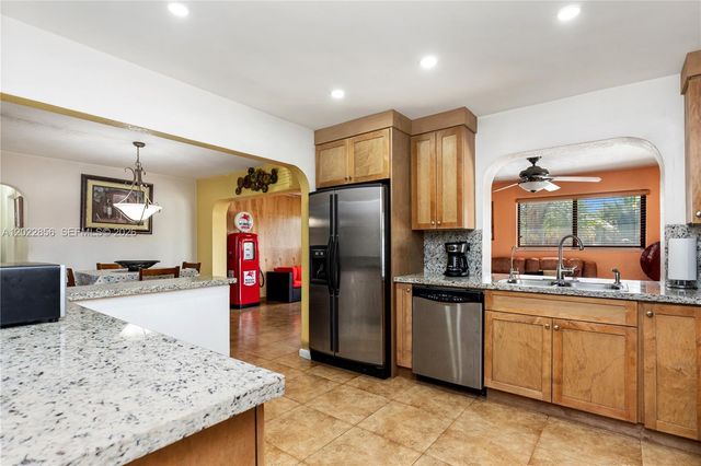 321 NW 96th Ave, Pembroke Pines, FL 33024