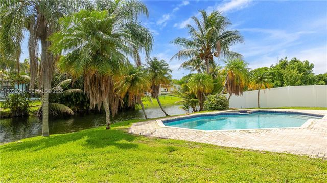 321 NW 96th Ave, Pembroke Pines, FL 33024