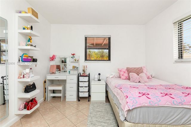 321 NW 96th Ave, Pembroke Pines, FL 33024