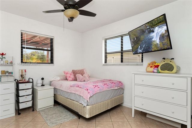 321 NW 96th Ave, Pembroke Pines, FL 33024