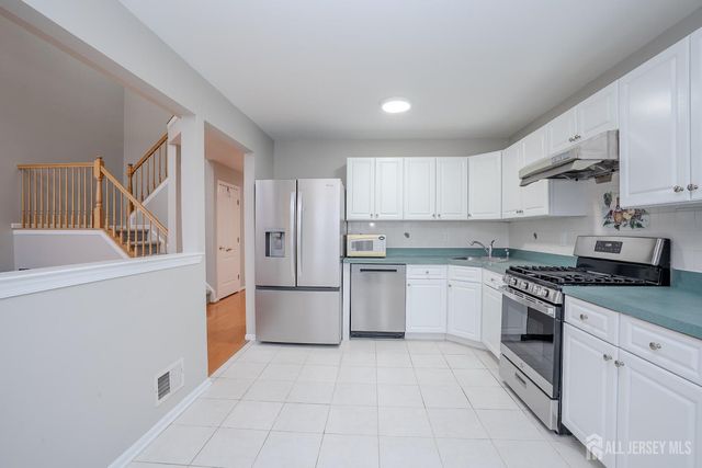 93 Amy Drive, North Brunswick, NJ 08902