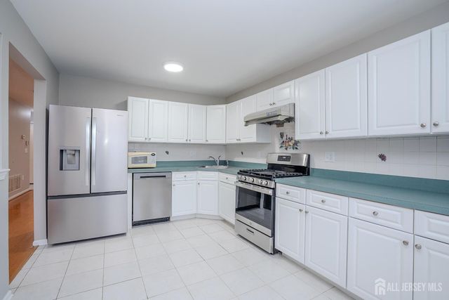 93 Amy Drive, North Brunswick, NJ 08902