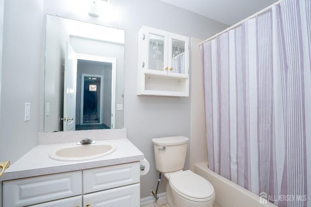 93 Amy Drive, North Brunswick, NJ 08902