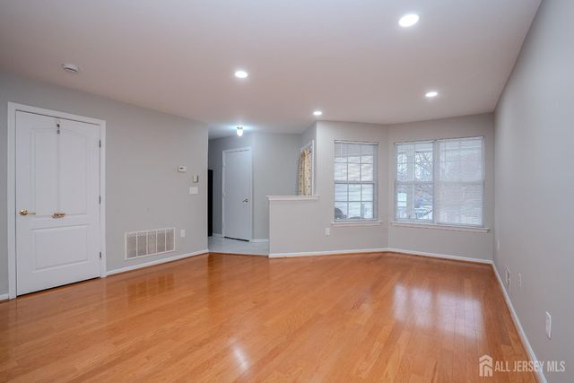 93 Amy Drive, North Brunswick, NJ 08902