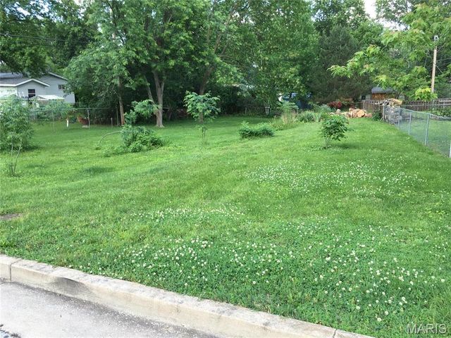 1120 TAHITI Drive, St Louis, MO 63126