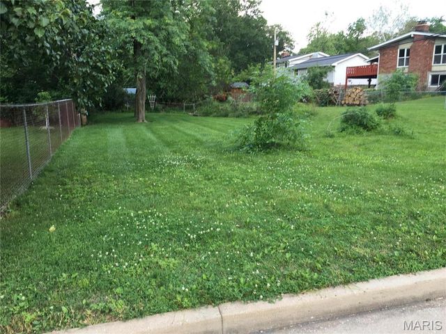 1120 TAHITI Drive, St Louis, MO 63126