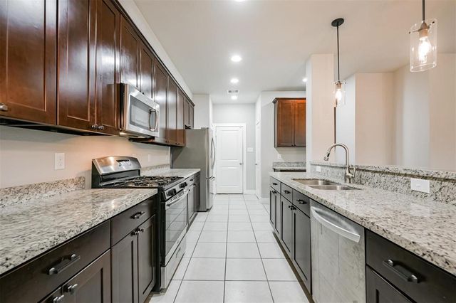 351 Brandy Ridge Lane, Dickinson, TX 77539