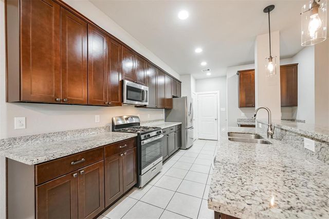 351 Brandy Ridge Lane, Dickinson, TX 77539