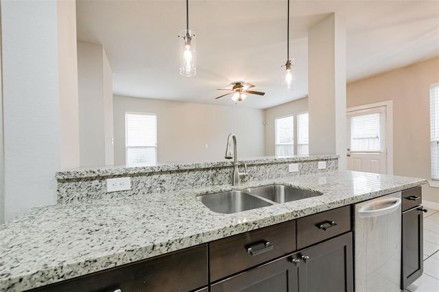351 Brandy Ridge Lane, Dickinson, TX 77539