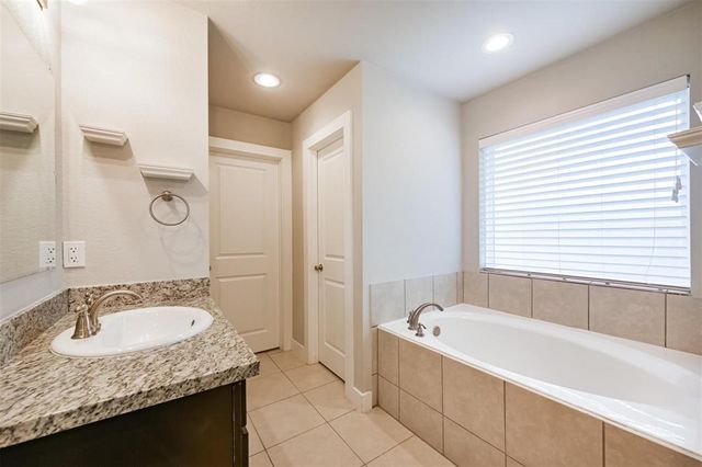 351 Brandy Ridge Lane, Dickinson, TX 77539
