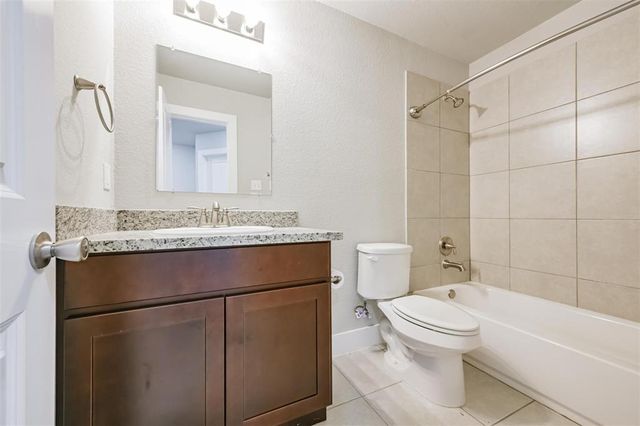 351 Brandy Ridge Lane, Dickinson, TX 77539