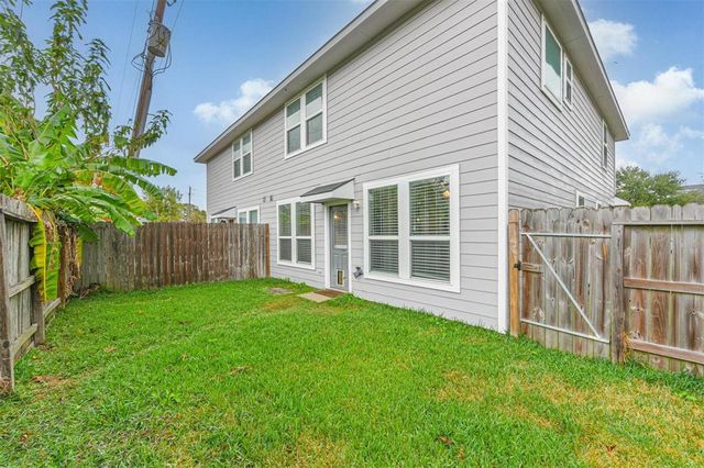 351 Brandy Ridge Lane, Dickinson, TX 77539