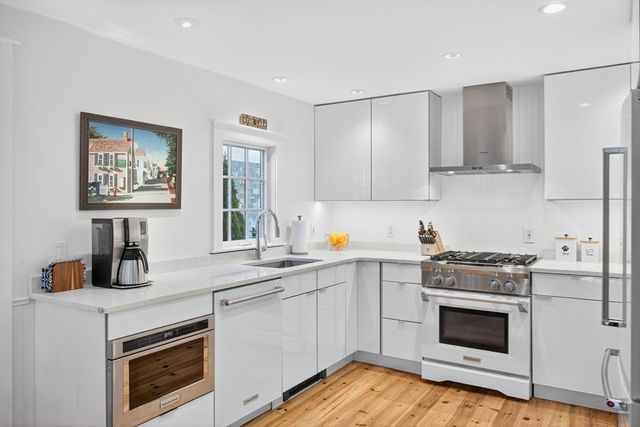 3 Atlantic Ave, Provincetown, MA 02657