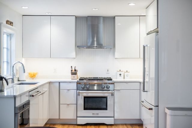 3 Atlantic Ave, Provincetown, MA 02657