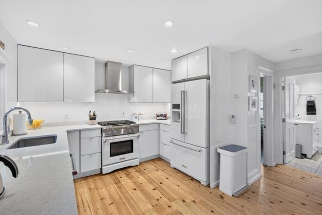 3 Atlantic Ave, Provincetown, MA 02657