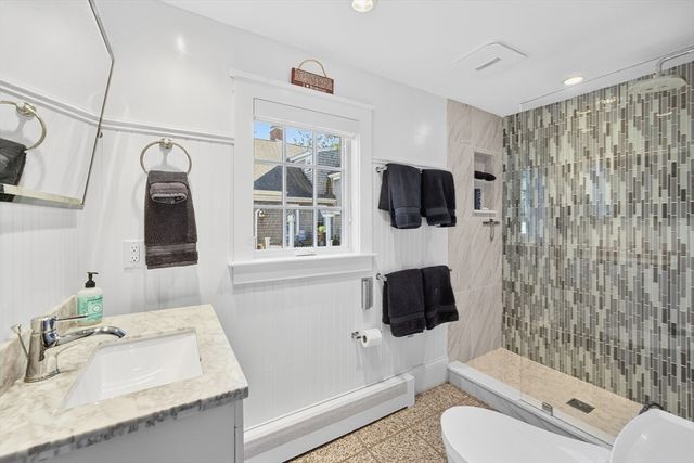 3 Atlantic Ave, Provincetown, MA 02657