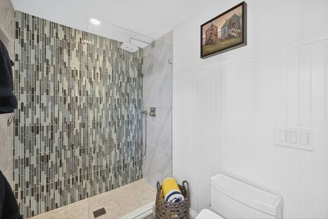 3 Atlantic Ave, Provincetown, MA 02657