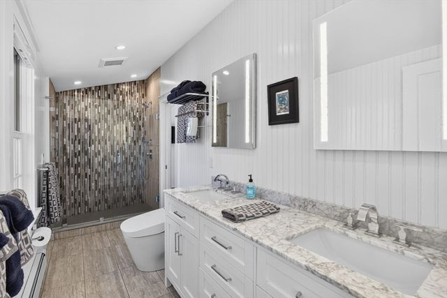 3 Atlantic Ave, Provincetown, MA 02657