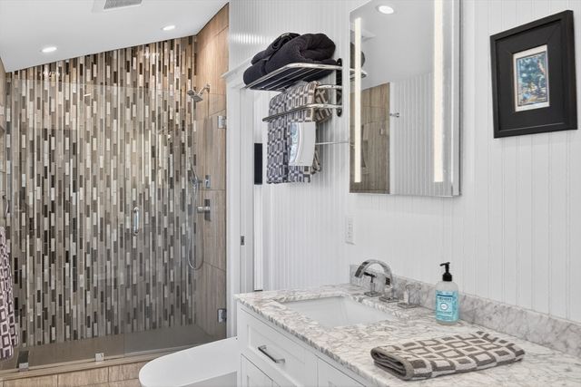 3 Atlantic Ave, Provincetown, MA 02657