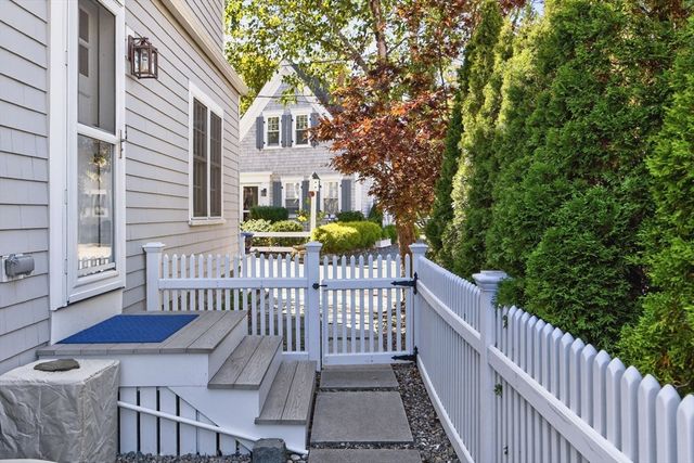 3 Atlantic Ave, Provincetown, MA 02657