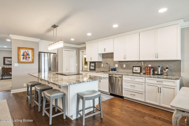 1202 Wellington Pl, Louisville, KY 40207