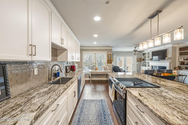 1202 Wellington Pl, Louisville, KY 40207
