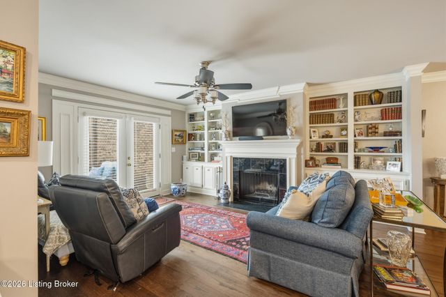 1202 Wellington Pl, Louisville, KY 40207