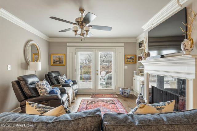 1202 Wellington Pl, Louisville, KY 40207