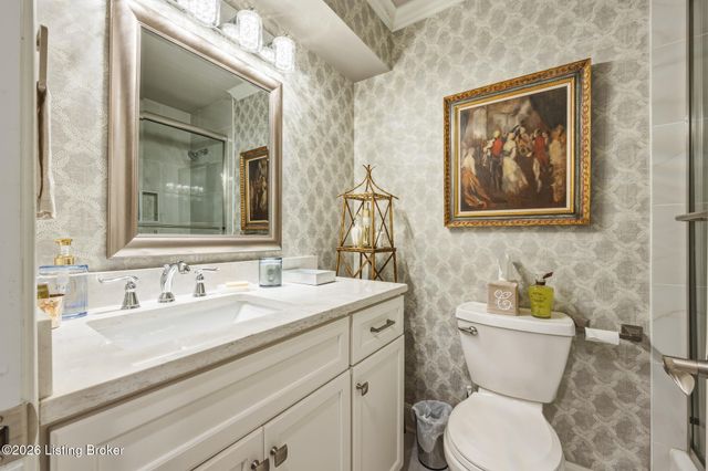 1202 Wellington Pl, Louisville, KY 40207