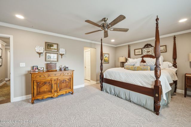 1202 Wellington Pl, Louisville, KY 40207