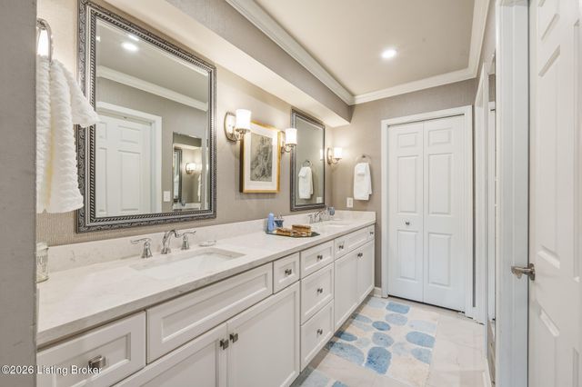 1202 Wellington Pl, Louisville, KY 40207