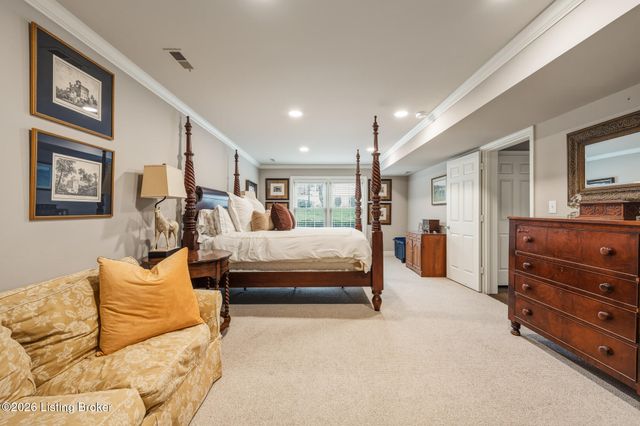 1202 Wellington Pl, Louisville, KY 40207