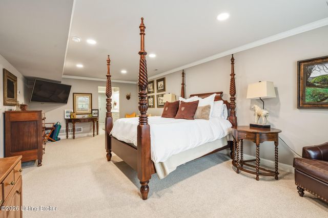 1202 Wellington Pl, Louisville, KY 40207