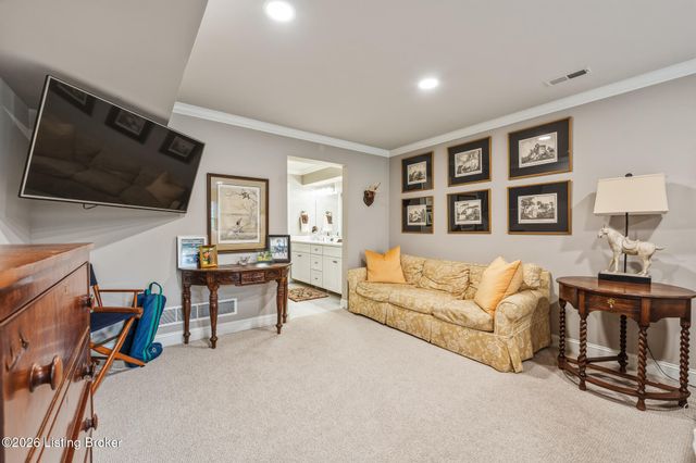 1202 Wellington Pl, Louisville, KY 40207