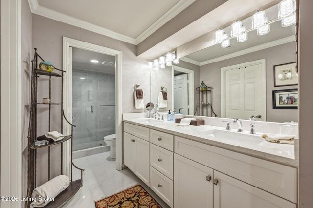 1202 Wellington Pl, Louisville, KY 40207