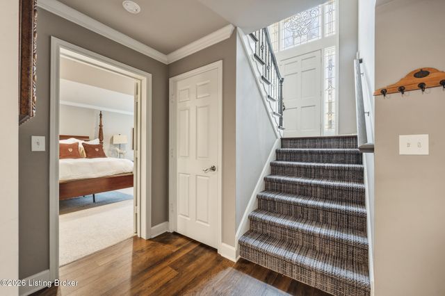 1202 Wellington Pl, Louisville, KY 40207