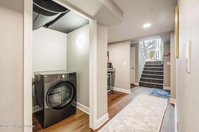 1202 Wellington Pl, Louisville, KY 40207
