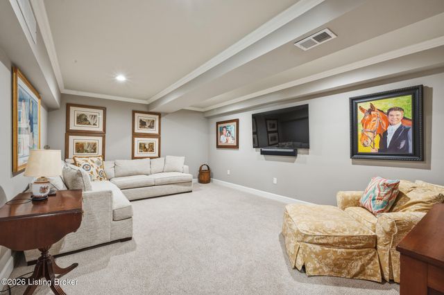 1202 Wellington Pl, Louisville, KY 40207