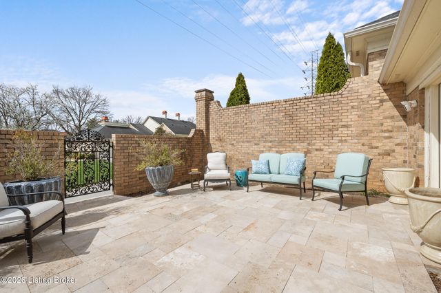 1202 Wellington Pl, Louisville, KY 40207