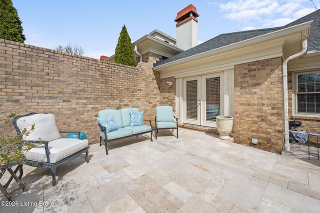 1202 Wellington Pl, Louisville, KY 40207