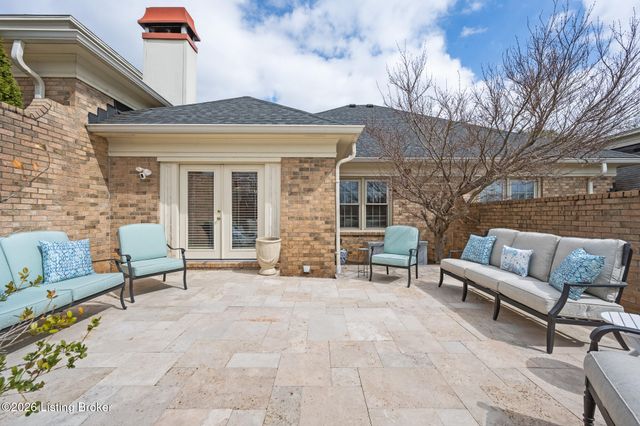 1202 Wellington Pl, Louisville, KY 40207