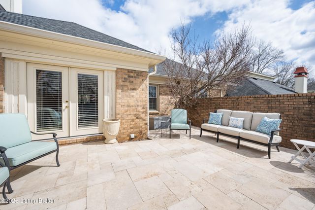 1202 Wellington Pl, Louisville, KY 40207