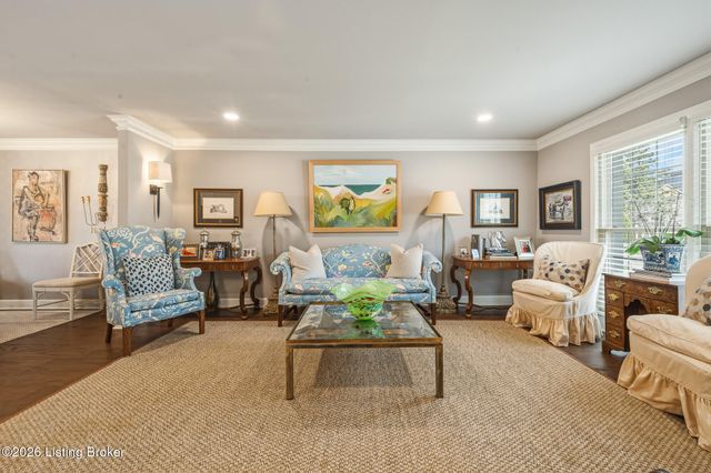 1202 Wellington Pl, Louisville, KY 40207