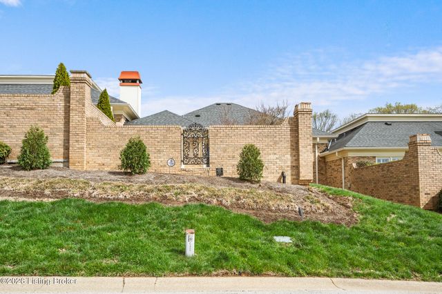 1202 Wellington Pl, Louisville, KY 40207