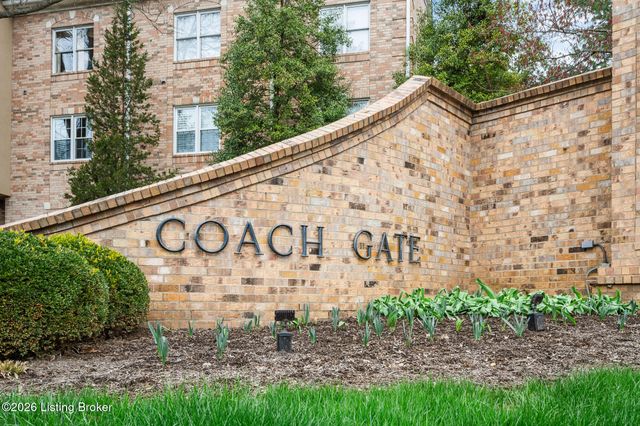 1202 Wellington Pl, Louisville, KY 40207