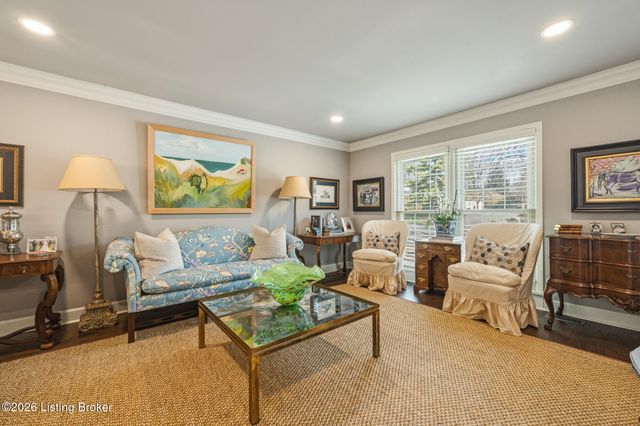 1202 Wellington Pl, Louisville, KY 40207